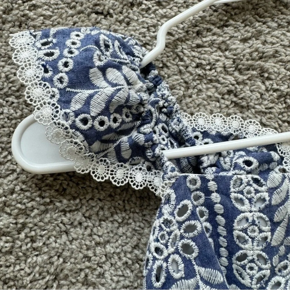 Alice - Picture 3 of 5